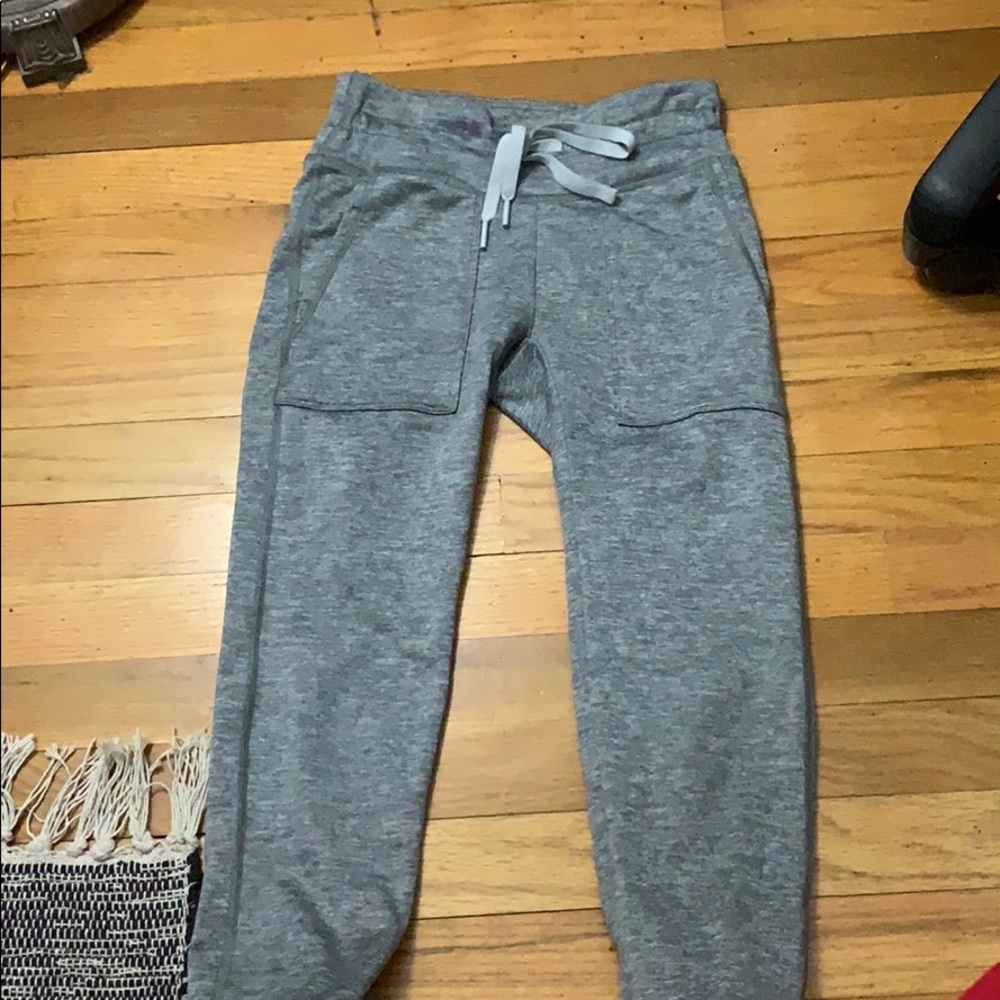 gray leggings